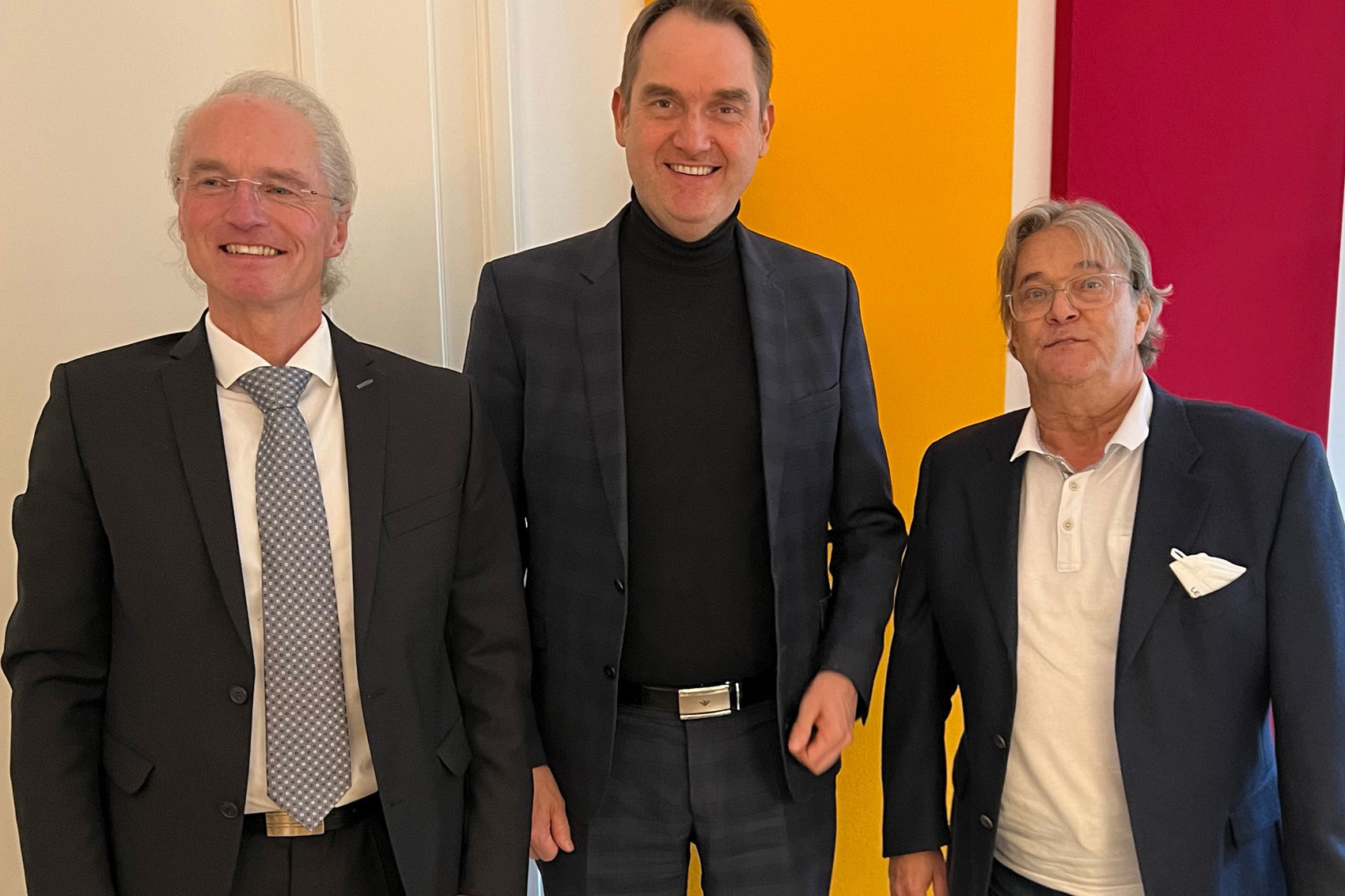 Initiating the generation change at the GQM Group together: Dr. Johannes Schraml (GQM), Dr. Oliver Grün (GRÜN Software Group) and Prof. Dr. Anton Auer (GQM).