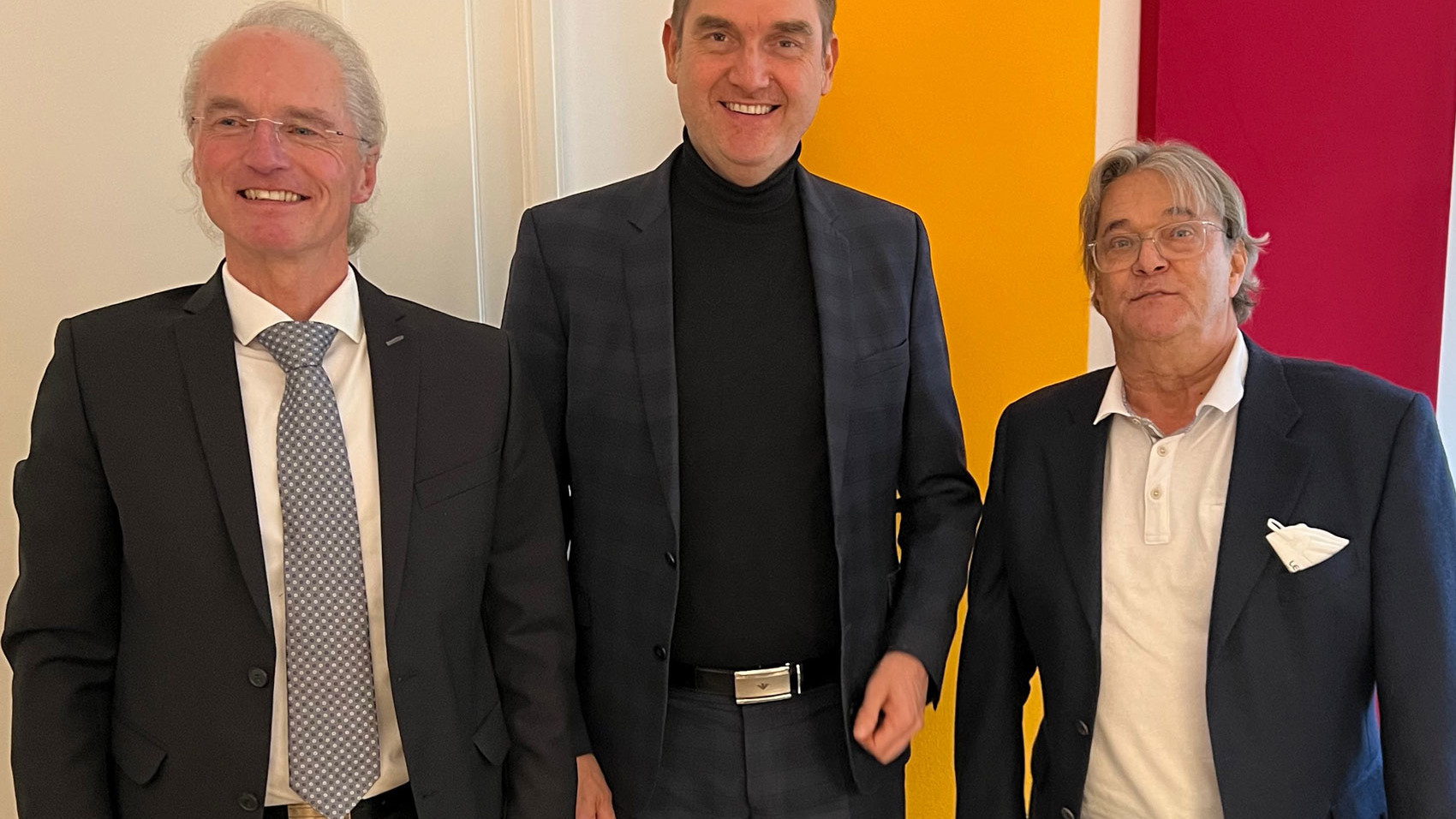 Initiating the generation change at the GQM Group together: Dr. Johannes Schraml (GQM), Dr. Oliver Grün (GRÜN Software Group) and Prof. Dr. Anton Auer (GQM).